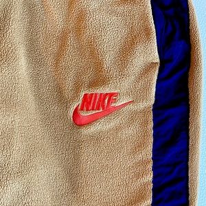 Women’s NIKE Sherpa Pants size Large